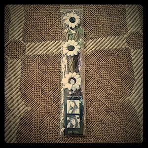 Adorable white flowers headband